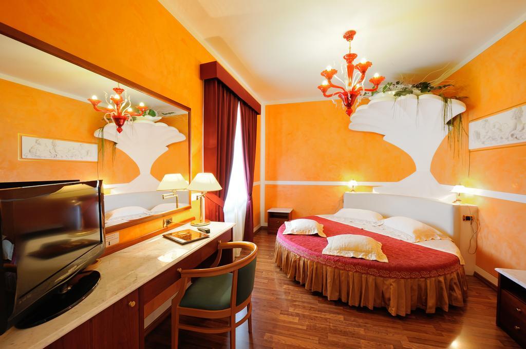 Hotel Benessere Villa Fiorita Colfiorito Eksteriør bilde