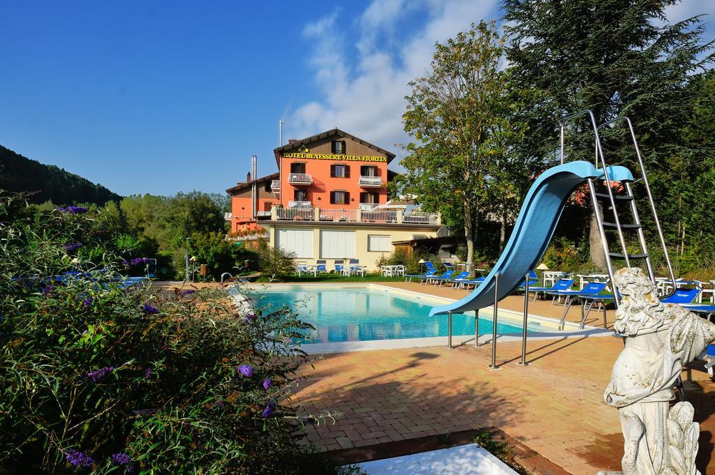 Hotel Benessere Villa Fiorita Colfiorito Eksteriør bilde